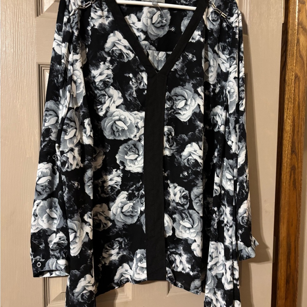 NY Collection Black and White Floral Blouse